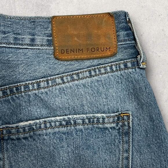 ★ Denim Forum High-Waisted Light Wash Relaxed Fit Jeans ★ - Picture 2 of 7